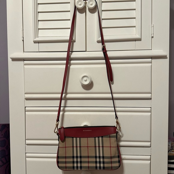 Burberry Crossbody with adjustable strap - Picture 2 of 13